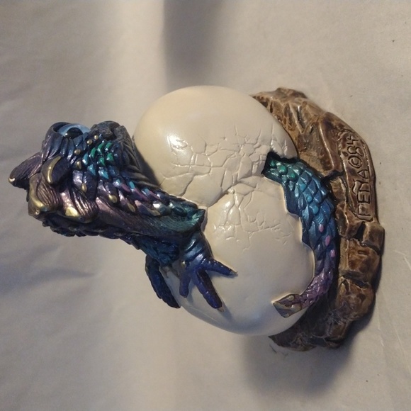 Windstone Editions M Pena hatching dragon - Picture 4 of 7